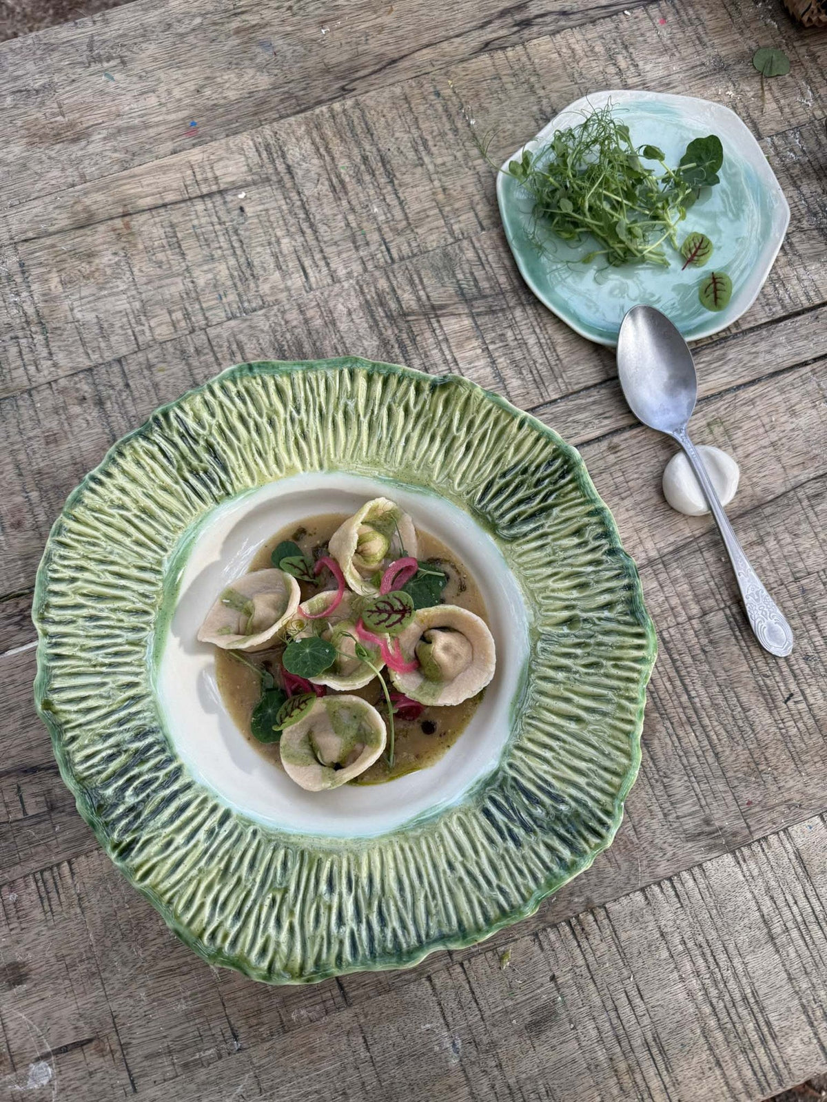 Handmade deep porcelain plate with green textured rim, tortellini in broth, Materia Mensa episode 4