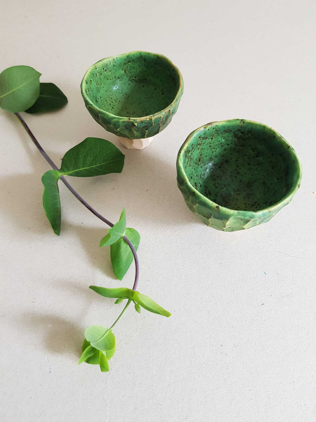 Hand-pinched porcelain specialty coffee cups with green glaze, set of 2 – view 4
