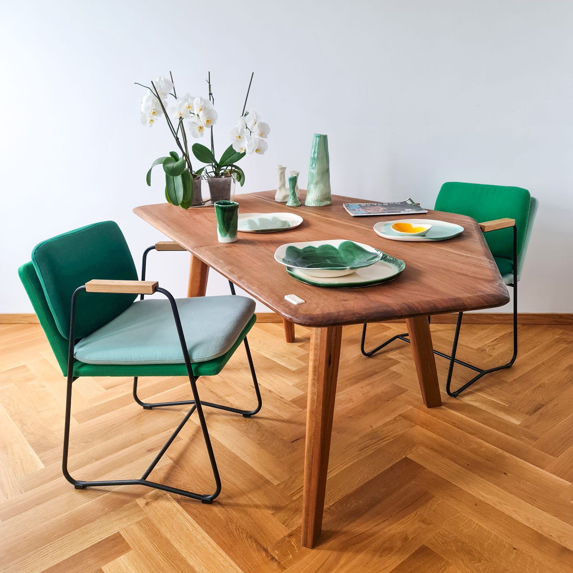 table-and-chairs-&HUE table and chairs design &HUE